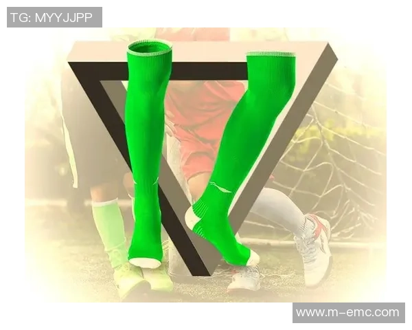 短裤与足球袜的完美搭配解析让你在运动场上尽显时尚魅力 短裤与足球袜的完美搭配解析让你在运动场上尽显时尚魅力